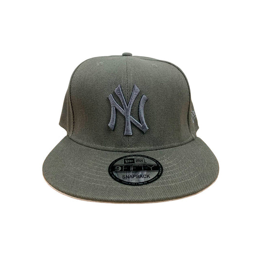 Gorra Snapback New Era 9Fifty Modelo New York Yankees MLB Color Gris