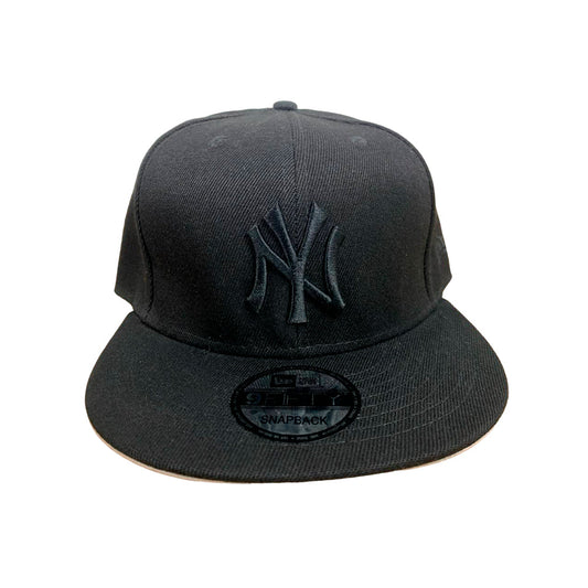 Gorra Snapback New Era 9Fifty Modelo New York Yankees MLB Color Negro